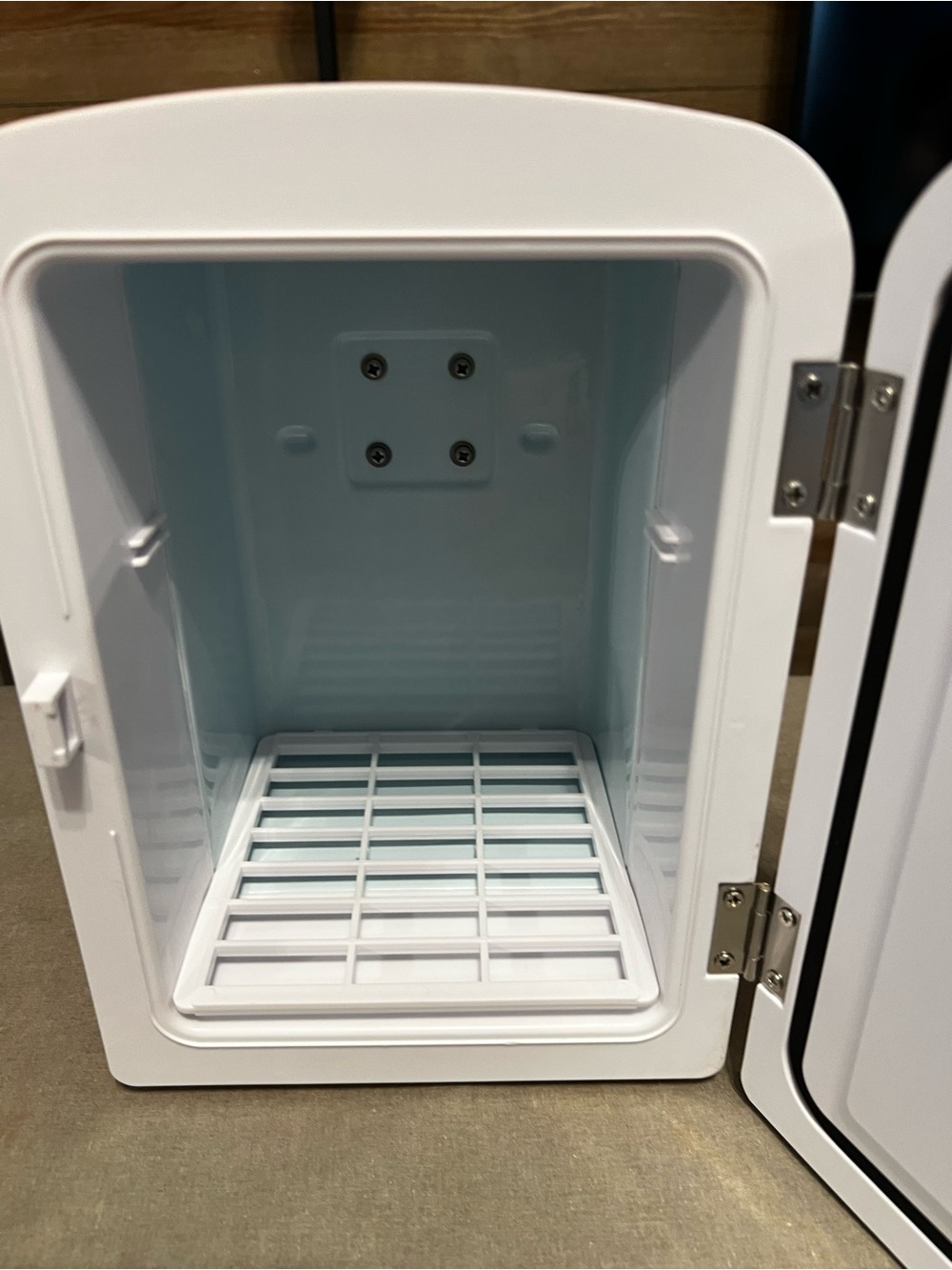 Koolatron thermoelectric cooler. New in box - Picture 3 of 6